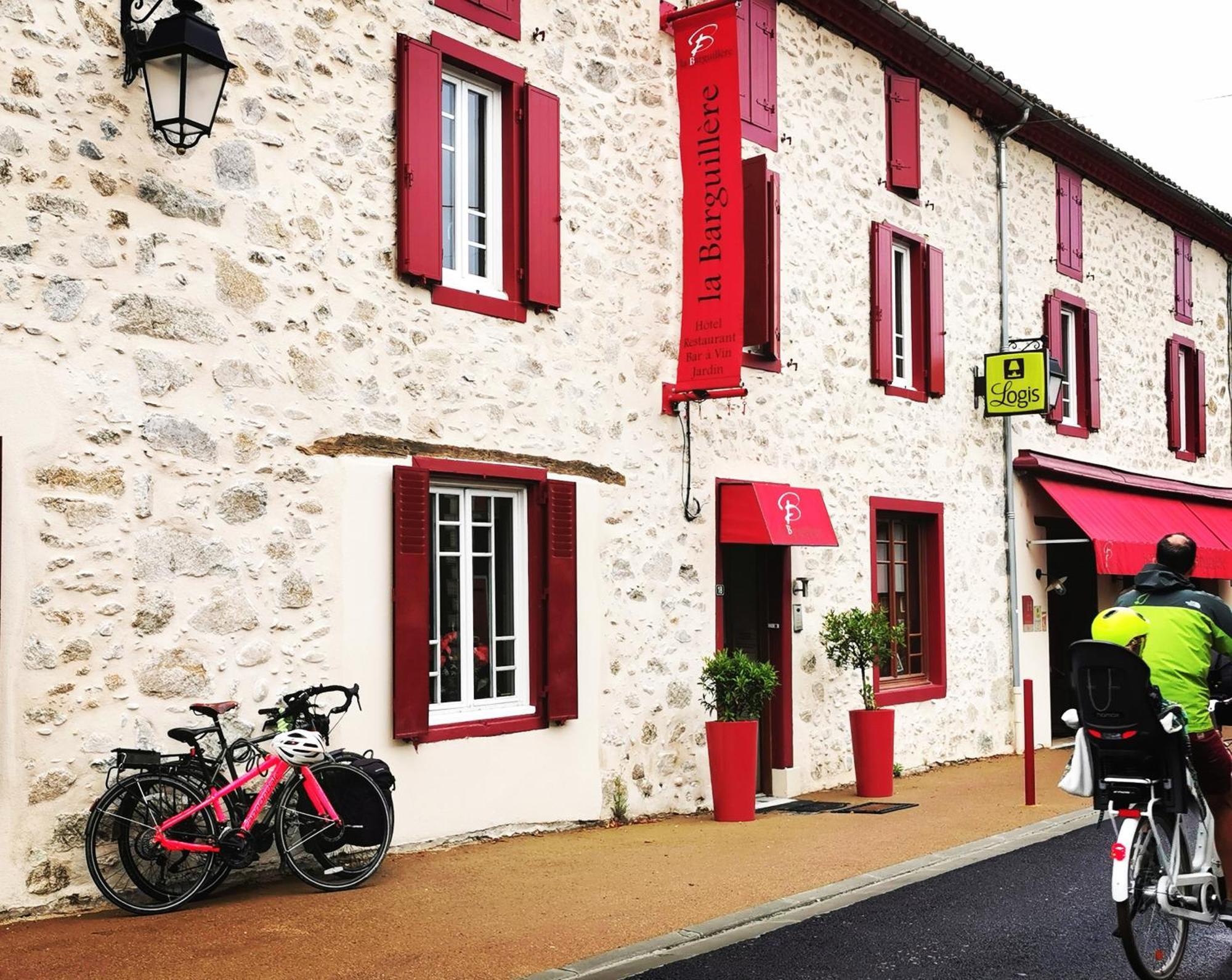 Hotel Logis Restaurant La Barguillere 2*