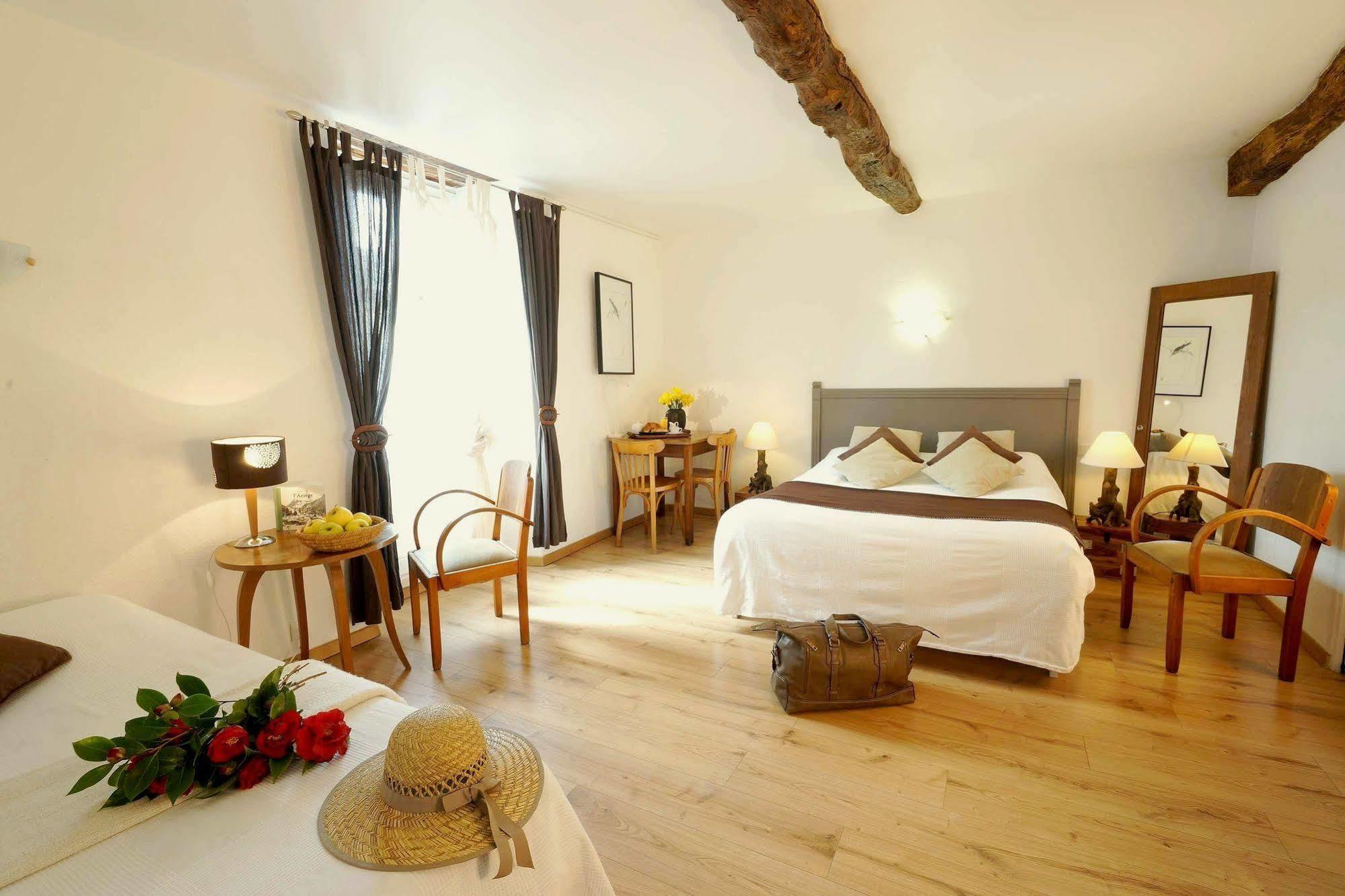 Logis Restaurant La Barguillere Hotel Saint-Pierre-de-Rivière